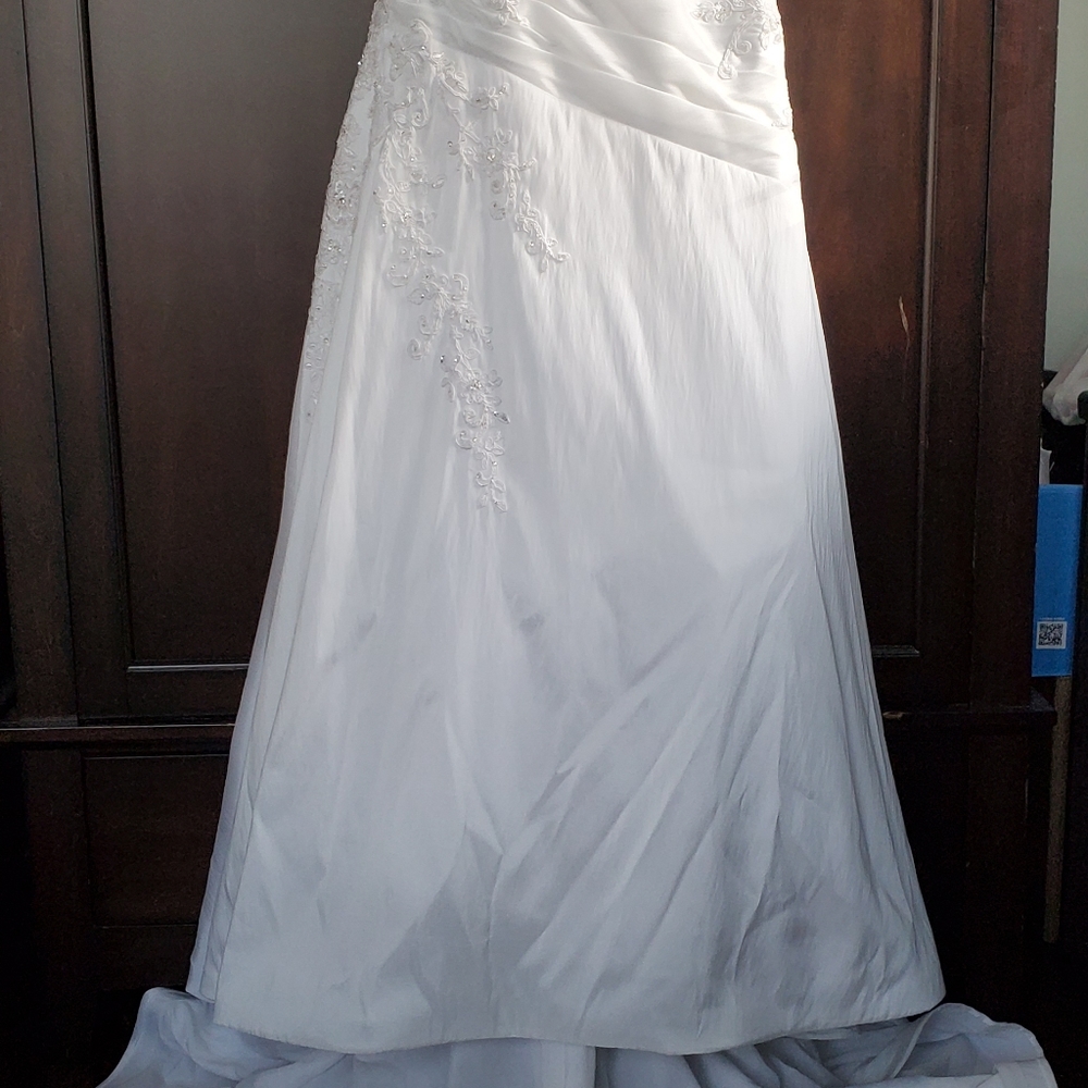 Jasmine Collection wedding dress- brand new